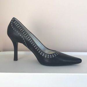 Dakota Calvin Klein silver stitched black pumps